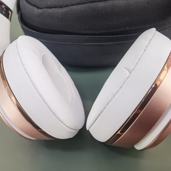 Beats Solo3 Wireless Headband Bluetooth Bass Used Running 98 New - Picture 11 of 15